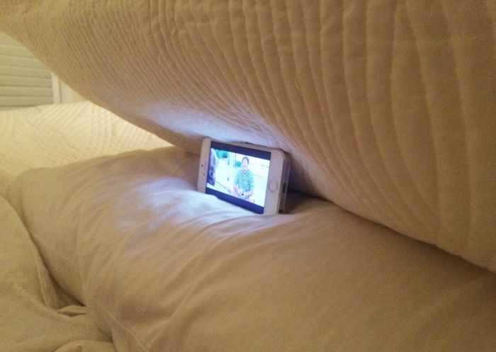 The Best Way To Watch TV In Bed (3 pics)