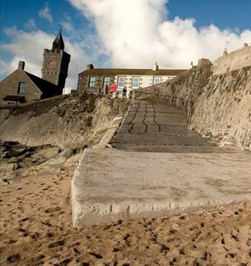 Beach Disappears Then Returns Overnight (4 pics)