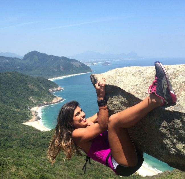 Insane Pictures On A Cliff (4 pics)