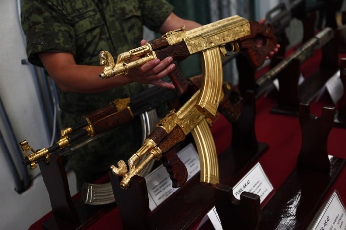 Citizens Hand Over Weapons In Mexico (15 pics)
