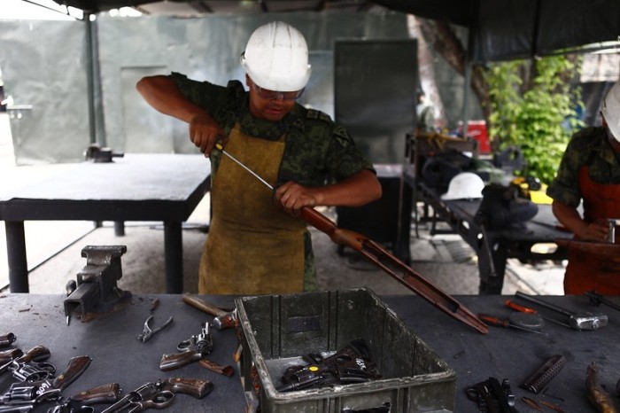 Citizens Hand Over Weapons In Mexico (15 pics)