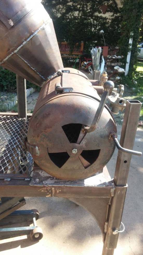 Scrap Metal Turned Into A Cool Barbecue Smoker (13 pics)