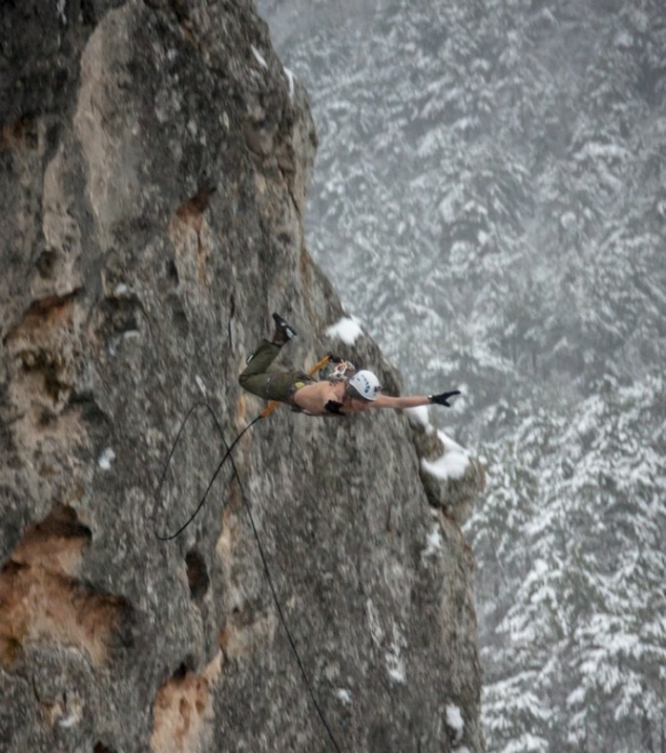 Man Hangs Off 62 Meter Cliff By His Skin (16 pics)
