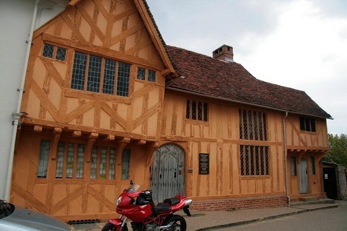 Welcome To Lavenham (14 pics)