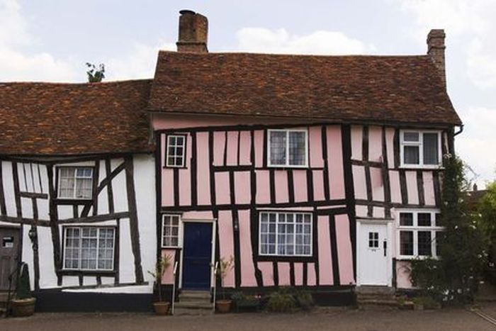 Welcome To Lavenham (14 pics)