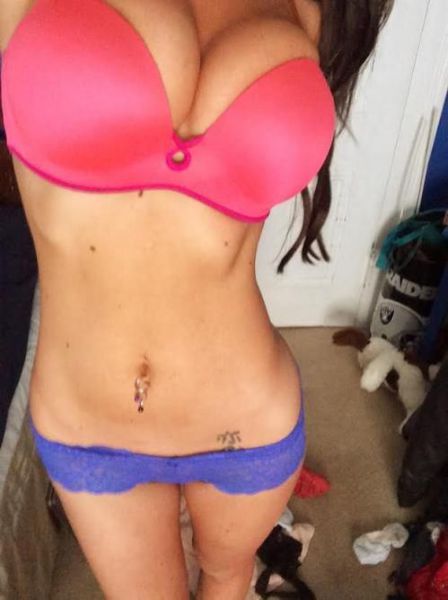 Sexy Girls Standing In Messy Rooms (43 pics)