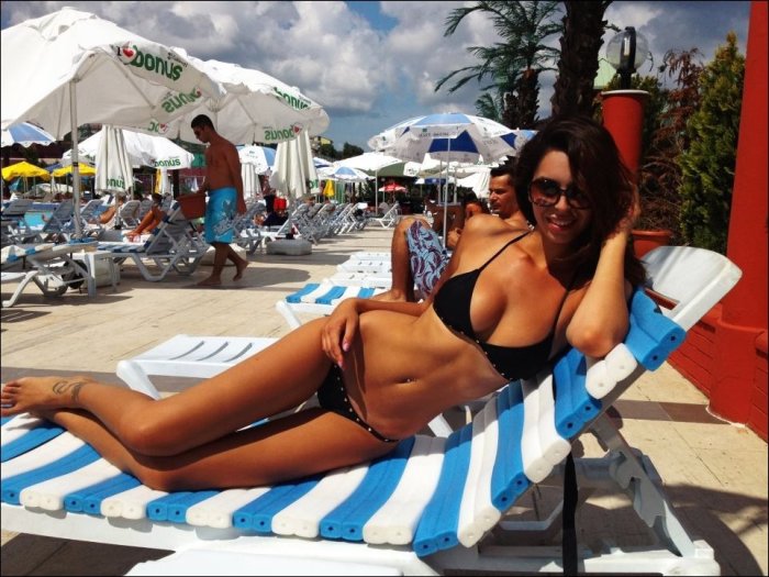 It's Cold Outside But These Girls In Bikinis Will Keep You Warm (33 pics)