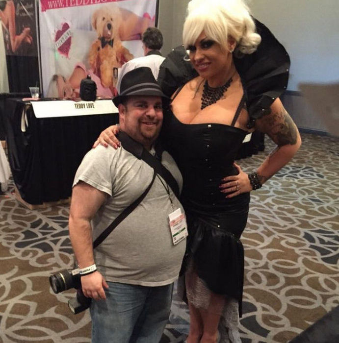 Welcome To The Adult Entertainment Expo 2014 (65 pics)