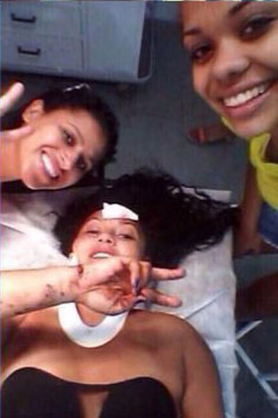 The Story Of A Car Accident Told Through Selfies (6 pics)