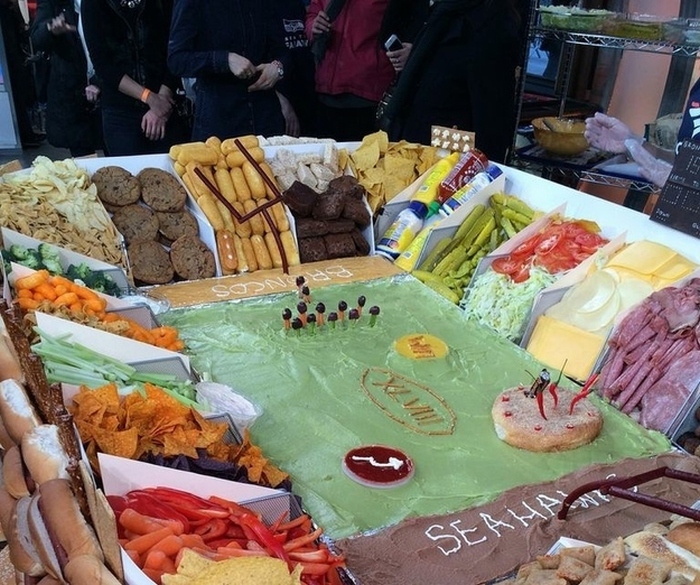 How To Build A Super Bowl Stadium Out Of Snacks (15 pics)