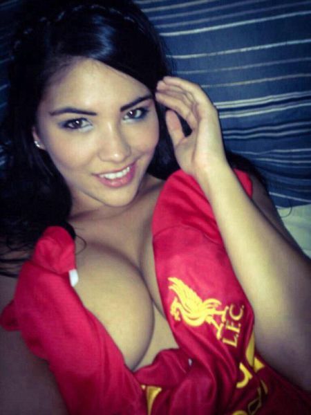 Busty Girls (51 pics)