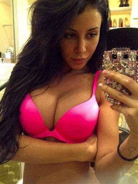 Busty Girls (51 pics)