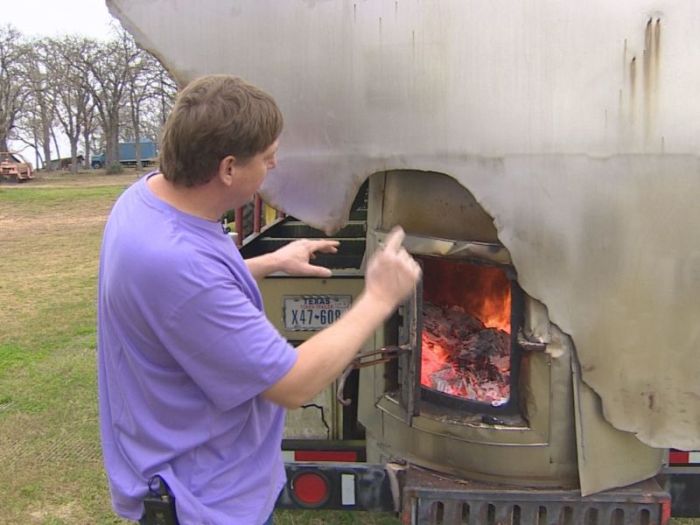 A Truck Sized Barbeque (15 pics)