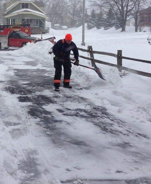 These Paramedics Are Class Acts (3 pics)