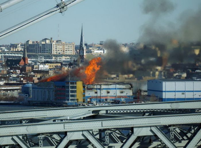 Brooklyn Warehouse Burns Down Then Freezes (11 pics)