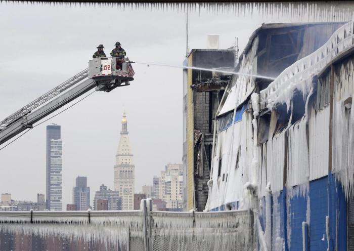 Brooklyn Warehouse Burns Down Then Freezes (11 pics)