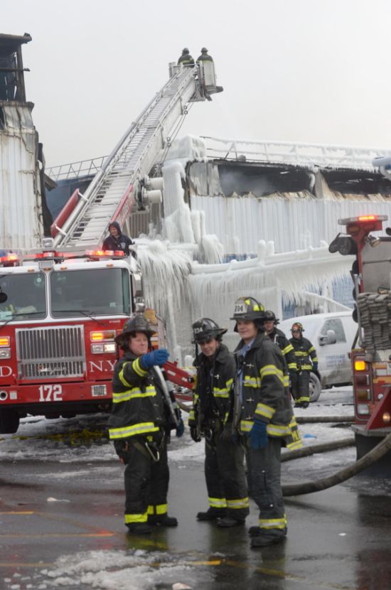 Brooklyn Warehouse Burns Down Then Freezes (11 pics)