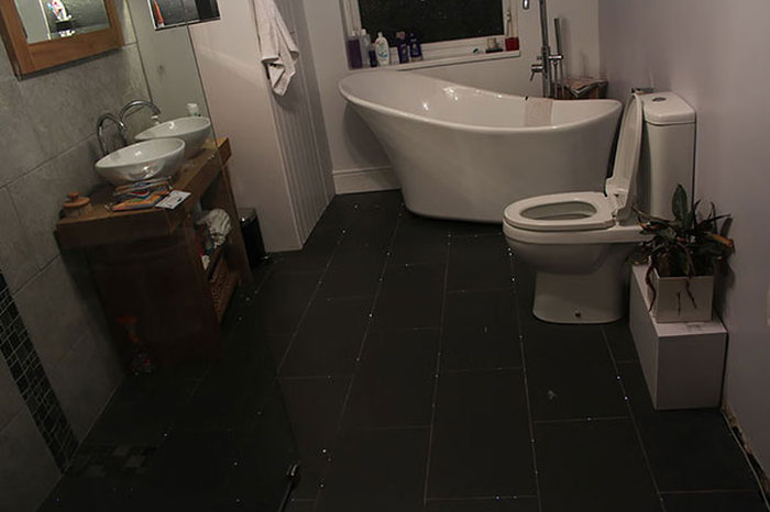 This Man Turned His Bathroom Floor Into A Beautiful Night Sky (5 pics)