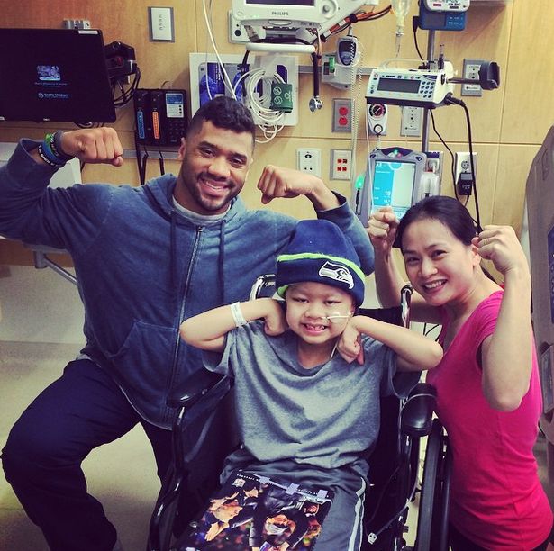 After Losing The Super Bowl Russell Wilson Visited The Children's Hospital (8 pics)