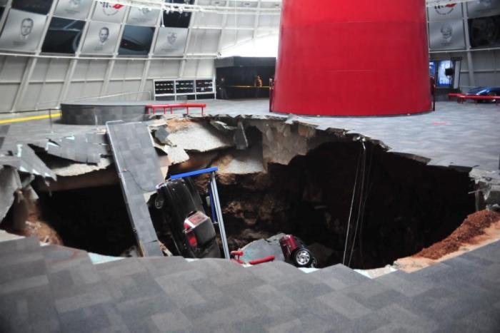 A Look Inside The World's Most Destructive Sinkholes (28 pics)