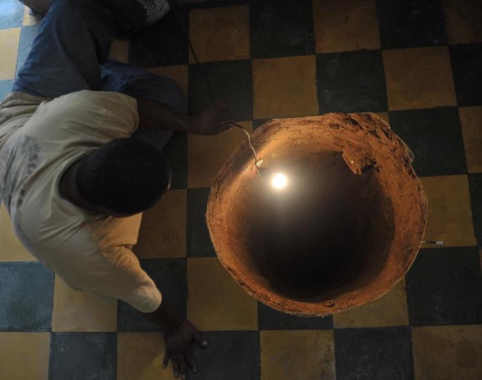 A Look Inside The World's Most Destructive Sinkholes (28 pics)