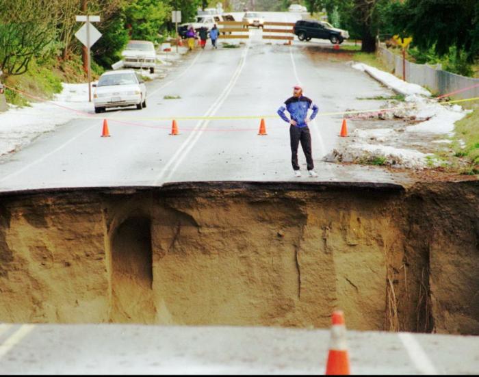 A Look Inside The World's Most Destructive Sinkholes (28 pics)