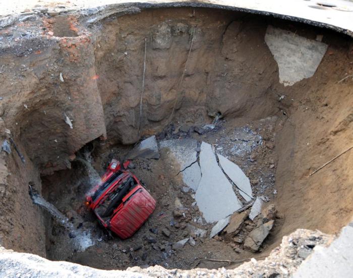 A Look Inside The World S Most Destructive Sinkholes 28 Pics