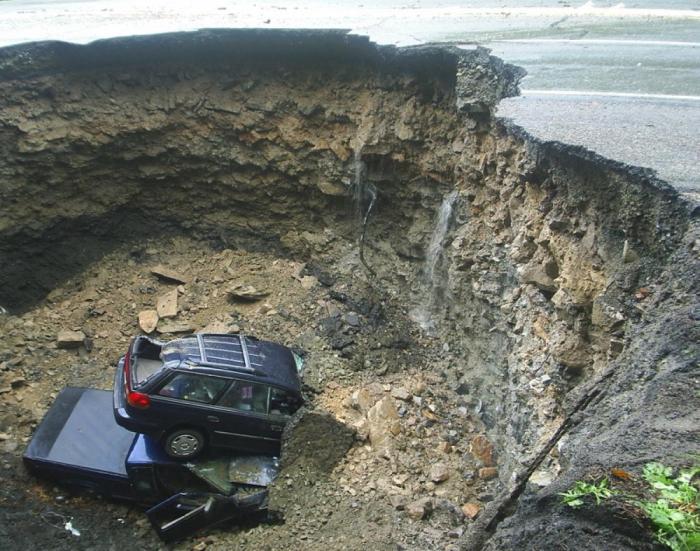 A Look Inside The World's Most Destructive Sinkholes (28 pics)