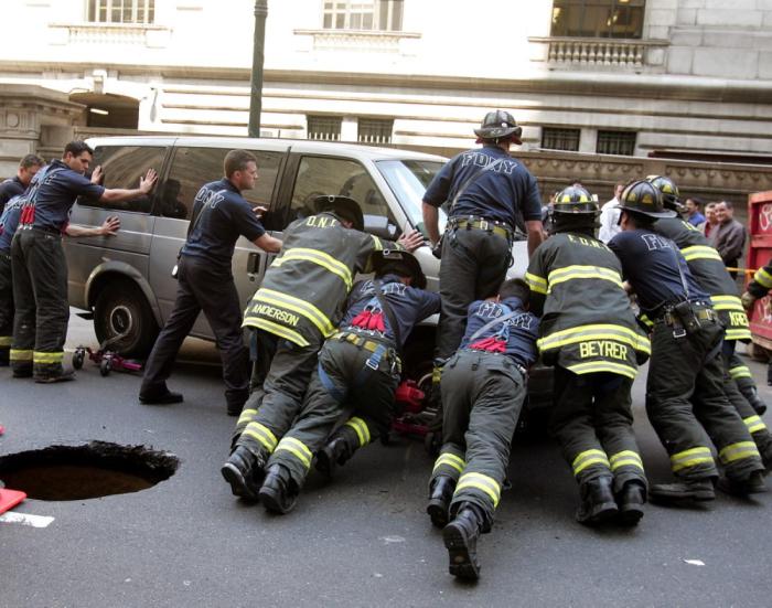 A Look Inside The World's Most Destructive Sinkholes (28 pics)