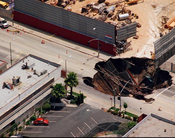 A Look Inside The World's Most Destructive Sinkholes (28 pics)