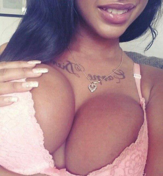 Is This Too Much Or Just The Right Amount Of Cleavage? (40 pics)