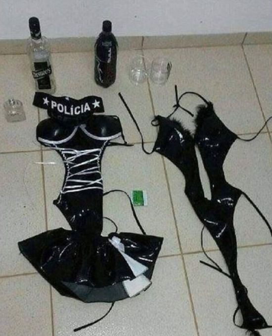 Prison Guards Get Tricked Into Having An Orgy And 28 Inmates Escape (4 pics)