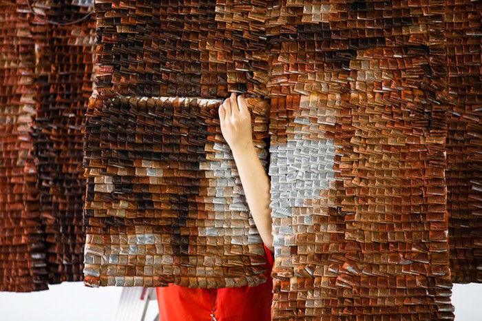 This Artist Created Something Incredible With 20,000 Teabags (9 pics)
