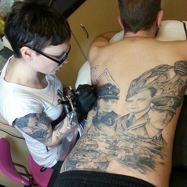 World War II Enthusiast Spends Six Months Getting His Back Tattooed (5 pics)