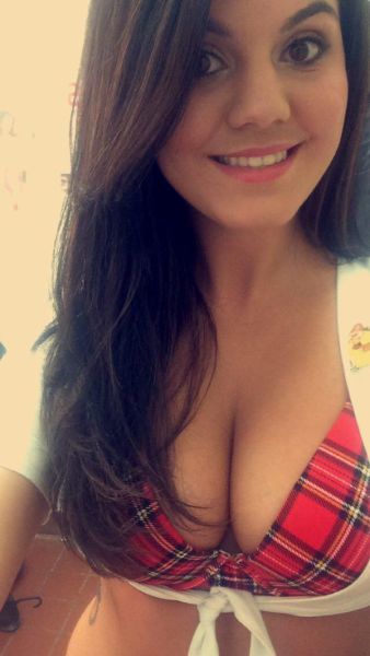 A Great Big Serving Of Gorgeous Cleavage (72 pics)