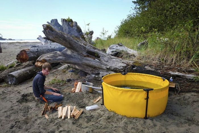 Say Hello To The Mobile Hot Tub (8 pics)