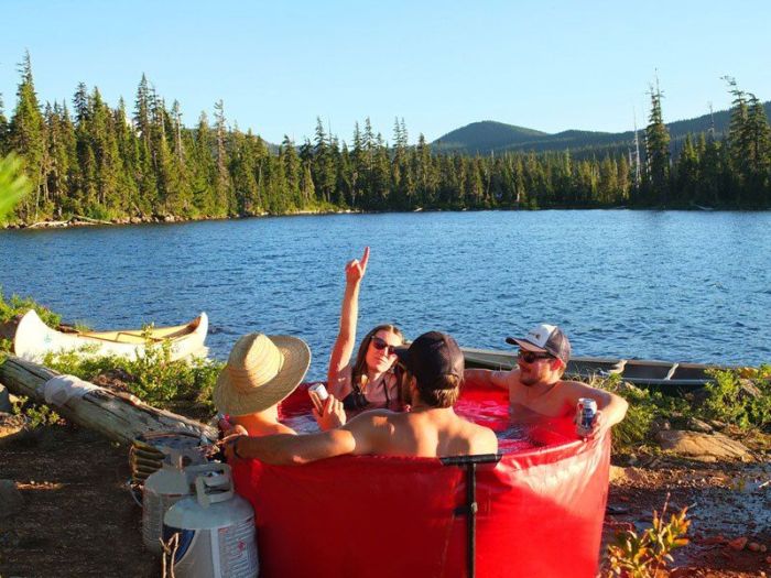 Say Hello To The Mobile Hot Tub (8 pics)