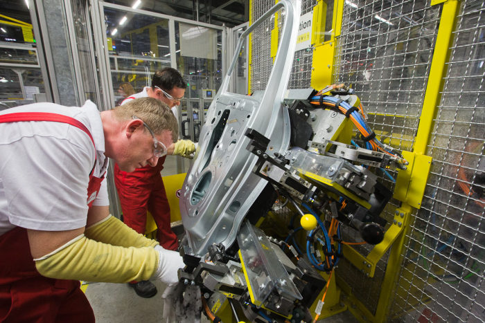 A Look Inside The Porsche Factory In Leipzig (45 pics)