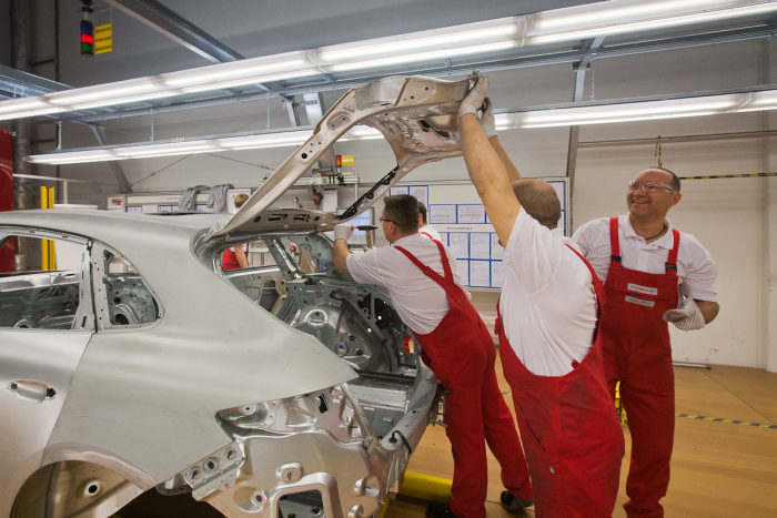 A Look Inside The Porsche Factory In Leipzig (45 pics)