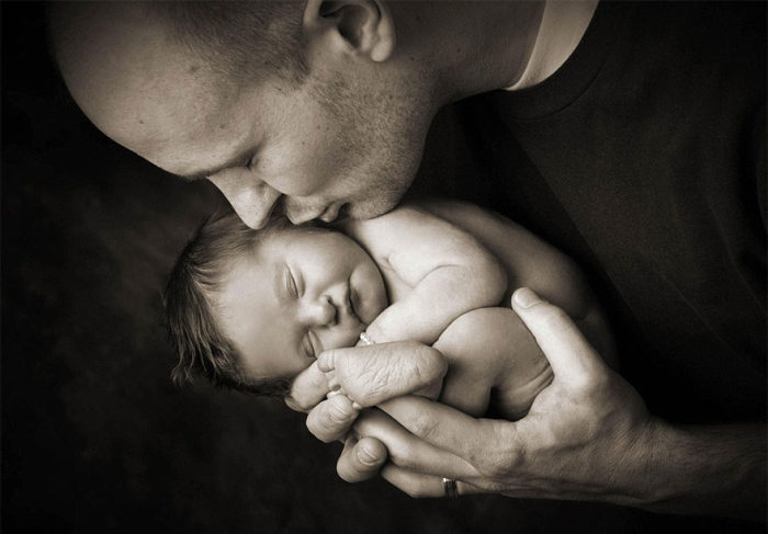 Parents Pose With Their Babies For The Last Time (11 pics)