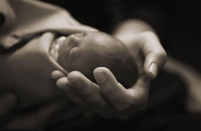 Parents Pose With Their Babies For The Last Time (11 pics)
