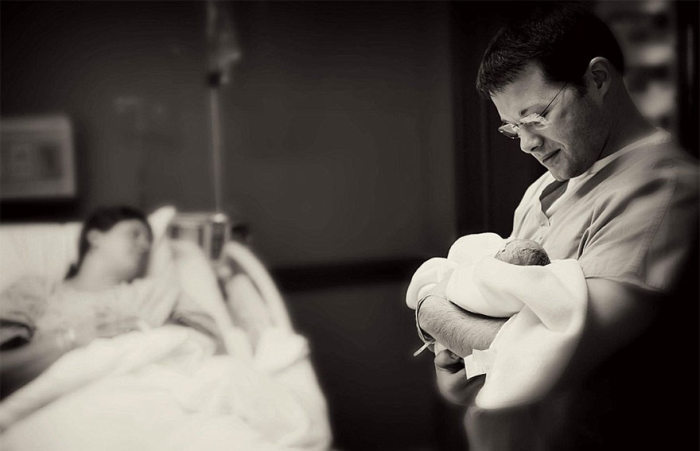 Parents Pose With Their Babies For The Last Time (11 pics)