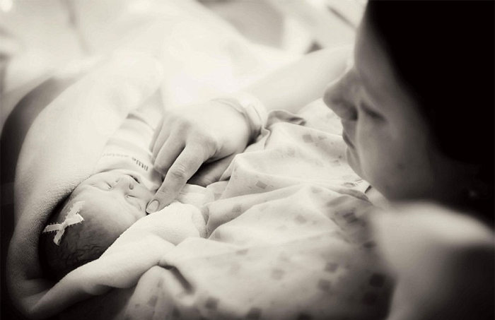 Parents Pose With Their Babies For The Last Time (11 pics)