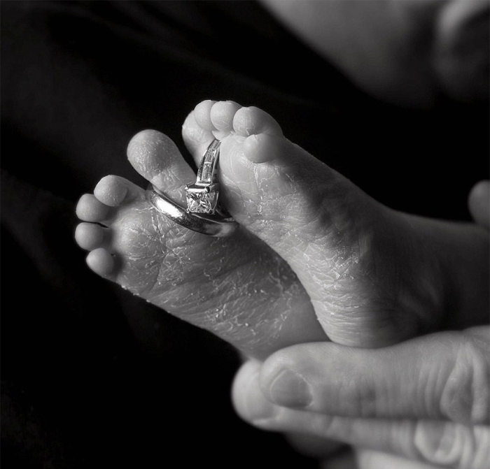 Parents Pose With Their Babies For The Last Time (11 pics)