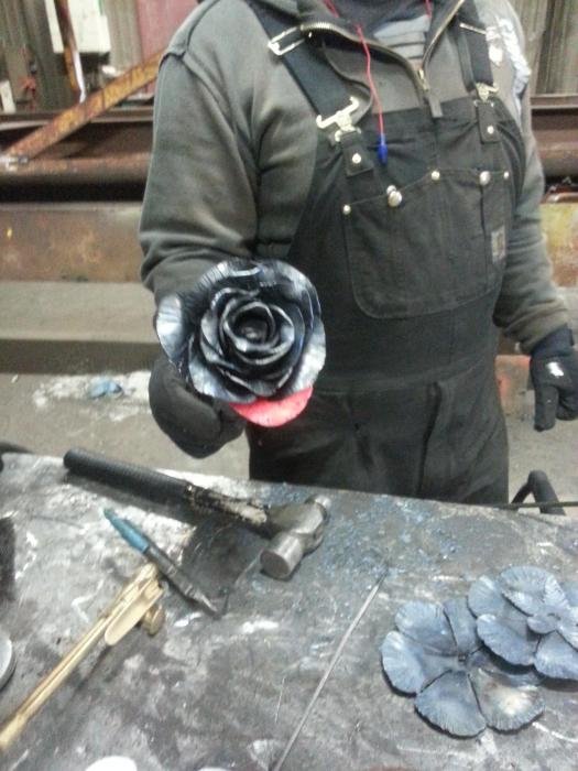 Metal Valentine's Day Roses For The One You Love (26 pics)