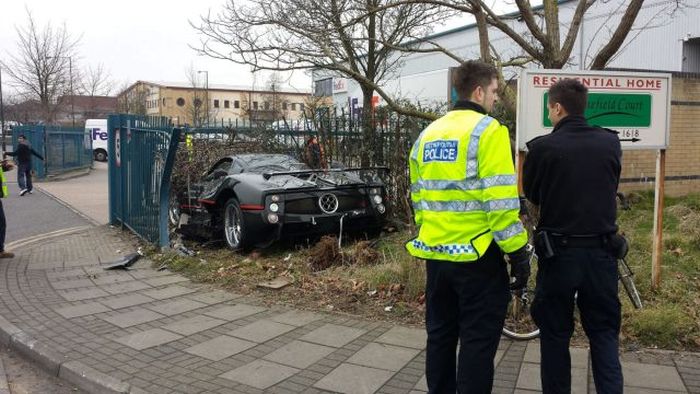 Driver Crashes His Friend’s $1.5 Million Pagani Zonda GJ Into a Fence (6 pics)