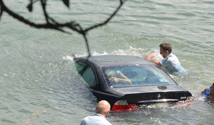 Police Officers Make An Incredible Rescue (7 pics)