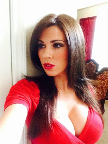 These Beautiful Girls Have No Problem Showing Off Their Gorgeous Cleavage (59 pics)
