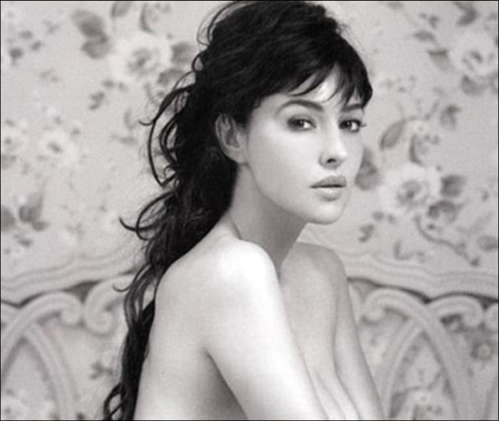 Monica Bellucci Still Looks Stunning At 50 Years Old (25 pics)