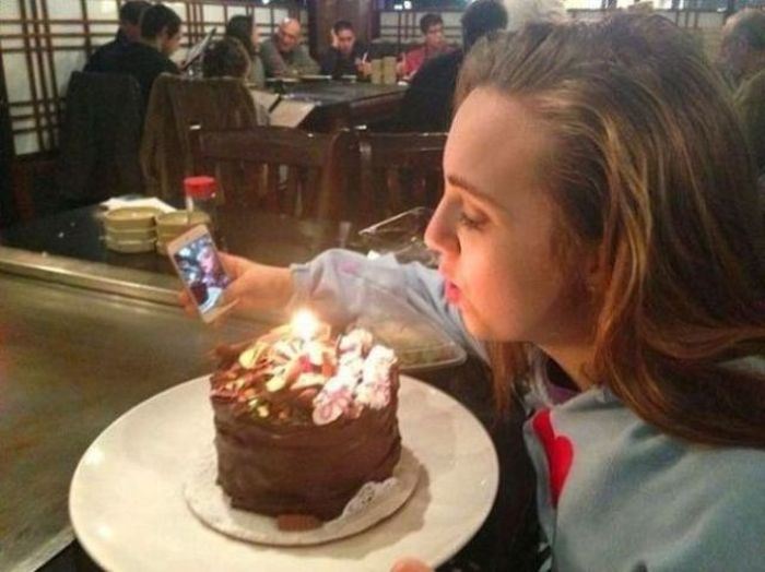 These People Are Taking Their Obsession With Selfies Way Too Far (28 pics)